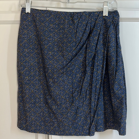 GAP skirt size 6 EUC - lightweight and slight draping in front - Picture 1 of 9